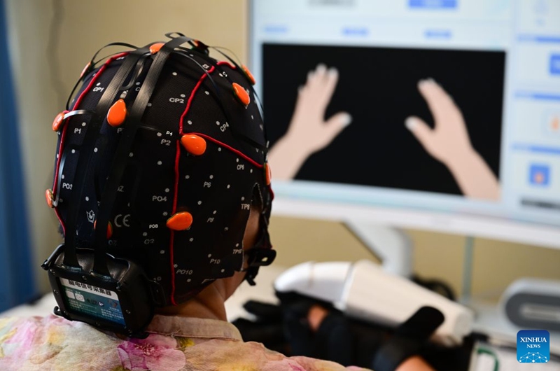 A patient uses a brain-computer interface (BCI) device for hand rehabilitation at a hospital in Bengbu, east China's Anhui Province, July 17, 2026. Bengbu, a traditional industrial city, has stepped up the development of its brain-computer interface (BCI) industry in recent years. By strengthening collaboration among industry, research institutes and medical institutions, Bengbu has built an innovation ecosystem that supports both BCI research and clinical application, aiming to become an emerging BCI innovation hub in the Yangtze River Delta region. Photo: Xinhua