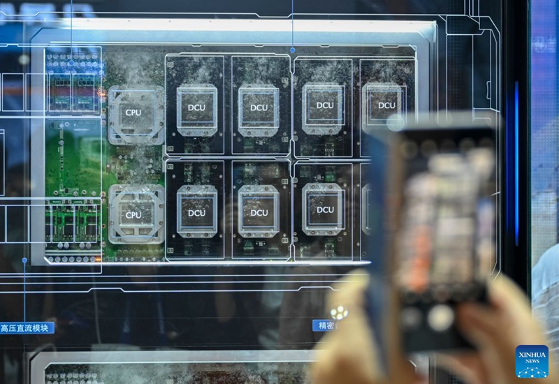 A visitor takes photos of the Dawning 8000 (Dengfeng) AI Supercluster of Sugon displayed during the 2026 World AI Conference and High-Level Meeting on Global AI Governance in Shanghai, east China, July 19, 2026. The 2026 World AI Conference (WAIC) and High-Level Meeting on Global AI Governance opened here on Friday. A group of domestic supernode products draw public attentions during the event. (Xinhua/Chen Haoming)