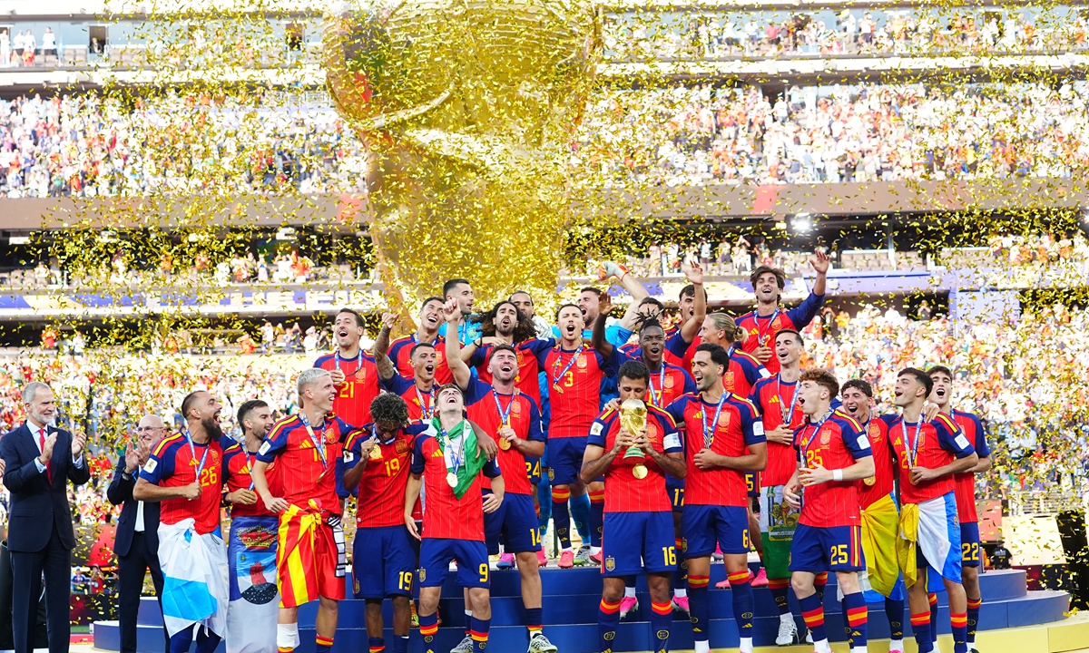 Team Spain celebrates with the FIFA World Cup Trophy after the team's victory following the FIFA World Cup 2026 Final match between Spain and Argentina at New York New Jersey Stadium on July 19, 2026. Photo: VCG