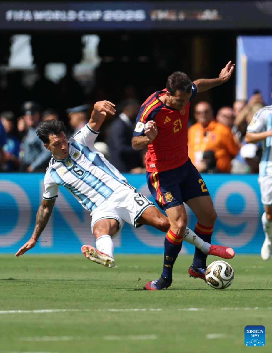 Lisandro Martinez (L) of Argentina competes with Mikel Oyarzabal of Spain during the final match between Spain and Argentina at the 2026 FIFA World Cup at the New York New Jersey Stadium, the United States, July 19, 2026. (Xinhua/Li Ming)