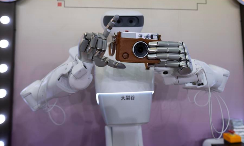 A robot demonstrates photo-taking abilities at the Shanghai World Expo Exhibition and Convention Center in Shanghai, east China, July 17, 2026. (Xinhua/Wang Xiang)