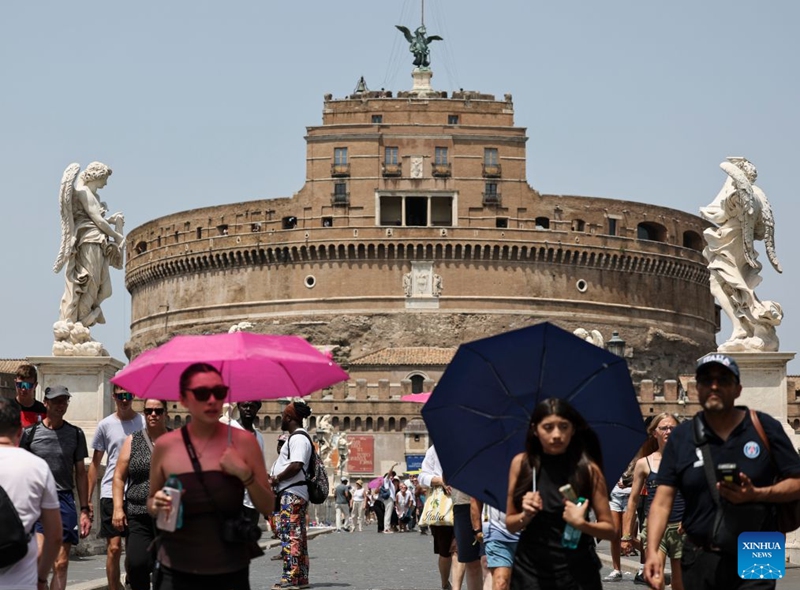 Tourists walk with parasols at the Ponte Sant'Angelo in Rome, Italy, July 19, 2026. A new heatwave is sweeping Italy, with many major cities, including the capital Rome, under red heat alerts. The scorching conditions are forecast to last until next week. Photo: Xinhua