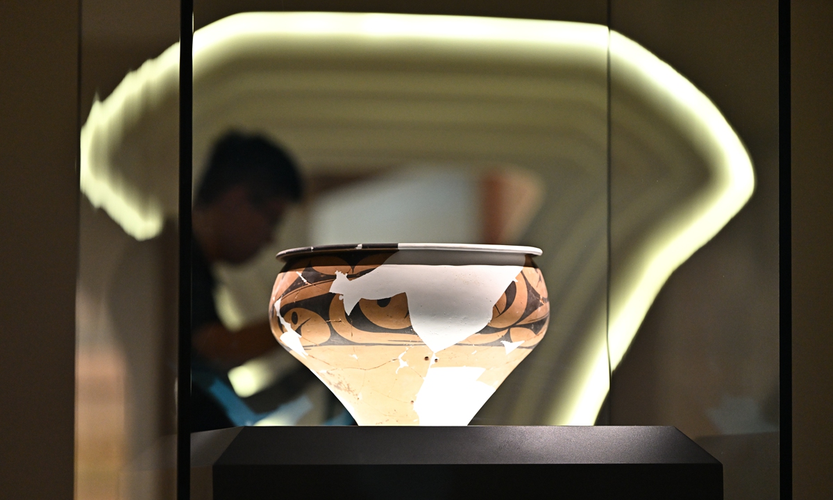 A painted pottery basin with floral patterns from the Xiyin Culture, dating back about 5,800 to 5,300 years, draws visitors in an exhibition in Taiyuan, North China's Shanxi Province on July 20, 2026. Photo: VCG