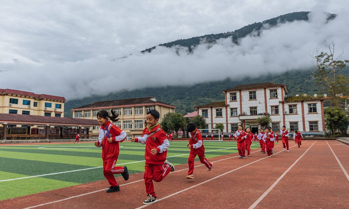 Students jog during a PE class at Medog Complete Primary School. Photo: Li Hao/GT