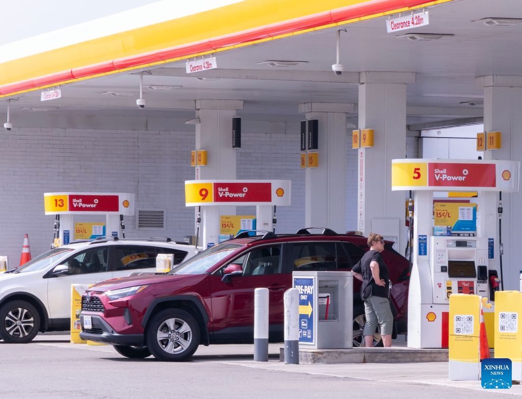 A woman refuels a vehicle at a gas station in Toronto, Canada, July 20, 2026. Canada's Consumer Price Index (CPI) increased 2.8 percent year over year in June, following a 3.2 percent gain in May, Statistics Canada said Monday. (Photo by Zou Zheng/Xinhua)
