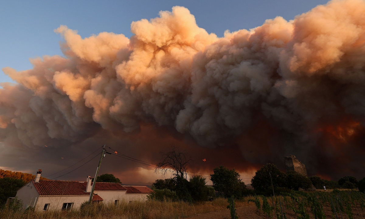 A wildfire continues to spread in the Var region in southern France on July 21, 2026 local time. Wildfires have burned more than 42,000 hectares of land in France by mid-July this year, surpassing the previous record set in 2022, the European Forest Fire Information System (EFFIS) reported. Photo: IC