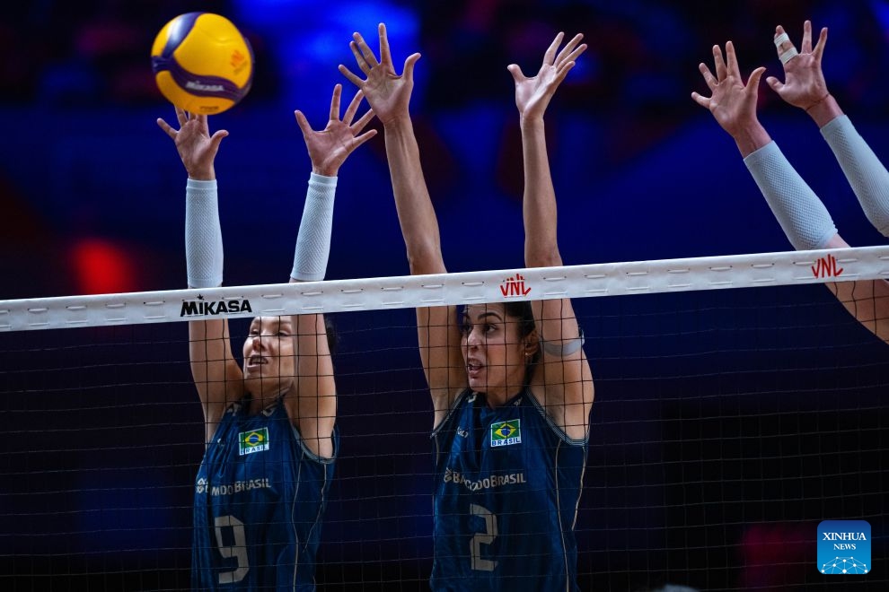 Roberta Silva Ratzke (L) and Diana Duarte Alecrim of Brazil blocks the ball during the quarterfinal match between Brazil and Japan at the Women's Volleyball Nations League (VNL) 2026 Finals in Macao, south China, July 22, 2026. (Xinhua/Cheong Kam Ka)