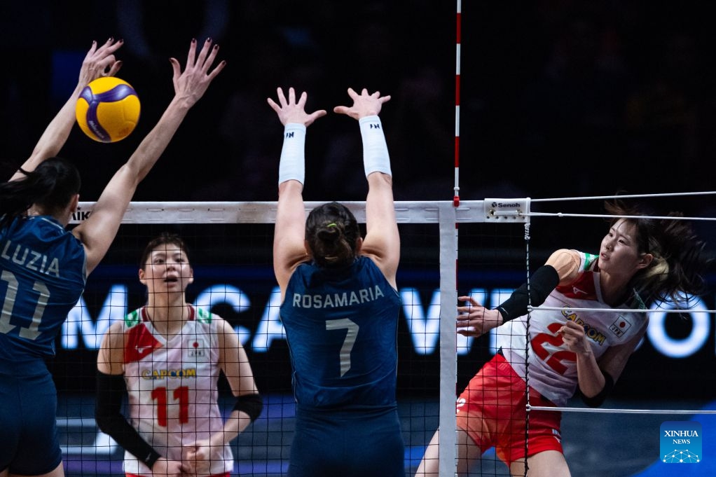 Ayane Kitamado (1st R) of Japan spikes the ball during the quarterfinal match between Brazil and Japan at the Women's Volleyball Nations League (VNL) 2026 Finals in Macao, south China, July 22, 2026. (Xinhua/Cheong Kam Ka)