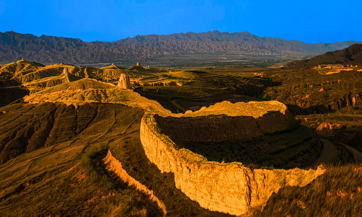 A view of the Great Wall ruins in Xinghe county, North China's Inner Mongolia Autonomous Region 
Photo: Liu Yongsheng