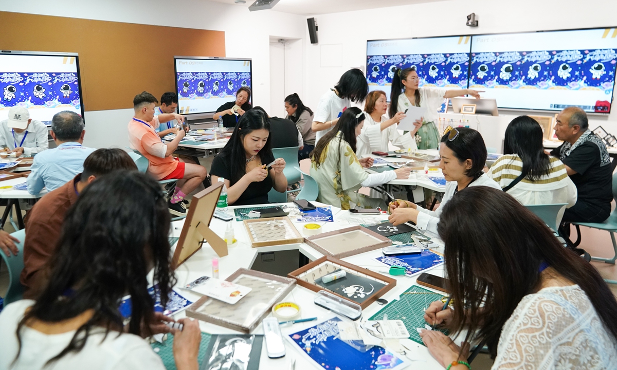 Taiwan residents learn to make fish-skin paintings during a cross-Straits youth exchange and visit activity in Harbin, Northeast China's Heilongjiang Province, on June 23, 2026. Photos on this page: VCG