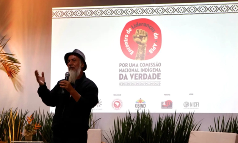 Indigenous leader Paulino Montejo speaks in a meeting “For a National Indigenous Truth Commission”, promoted by APIB, in Brasília. Credit: Samela Sateré Mawé/APIB
