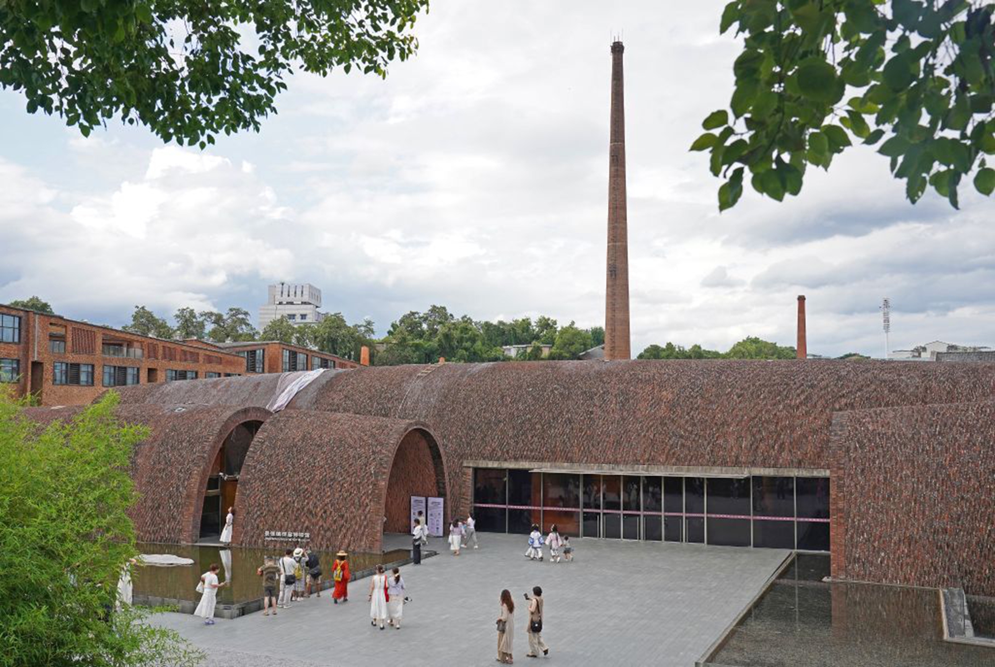 Tourists visit the Jingdezhen Imperial Kiln Institute in Jingdezhen, east China's Jiangxi Province, July 7, 2026. (Xinhua/Wan Xiang)
