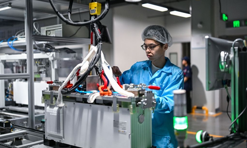 A staff member works in an energy storage production workshop at the Sigenergy Nantong Smart Energy Center in Nantong, east China's Jiangsu Province, July 24, 2026. Unlike traditional factories, Sigenergy has achieved a leap from single-point automation to full-process collaborative intelligence. Every key piece of equipment here is connected to the industrial internet, realizing the practical integration of AI plus energy.
Sigenergy is one of the Chinese new energy enterprises who are adhering to technological innovation and actively reshaping the new pattern of intelligent manufacturing. Photo: Xinhua