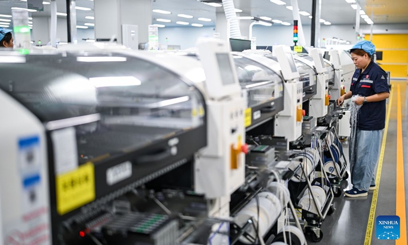 A staff member works in an energy storage production workshop at the Sigenergy Nantong Smart Energy Center in Nantong, east China's Jiangsu Province, July 24, 2026. Unlike traditional factories, Sigenergy has achieved a leap from single-point automation to full-process collaborative intelligence. Every key piece of equipment here is connected to the industrial internet, realizing the practical integration of AI plus energy.
Sigenergy is one of the Chinese new energy enterprises who are adhering to technological innovation and actively reshaping the new pattern of intelligent manufacturing. Photo: Xinhua