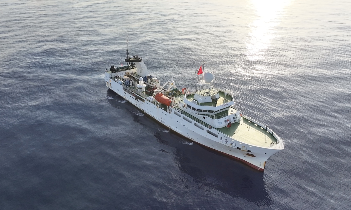 The Lanhai 201 scientific research vessel conducts fishery resource surveys in waters east of Taiwan island. Photo: Courtesy of Yao Yong