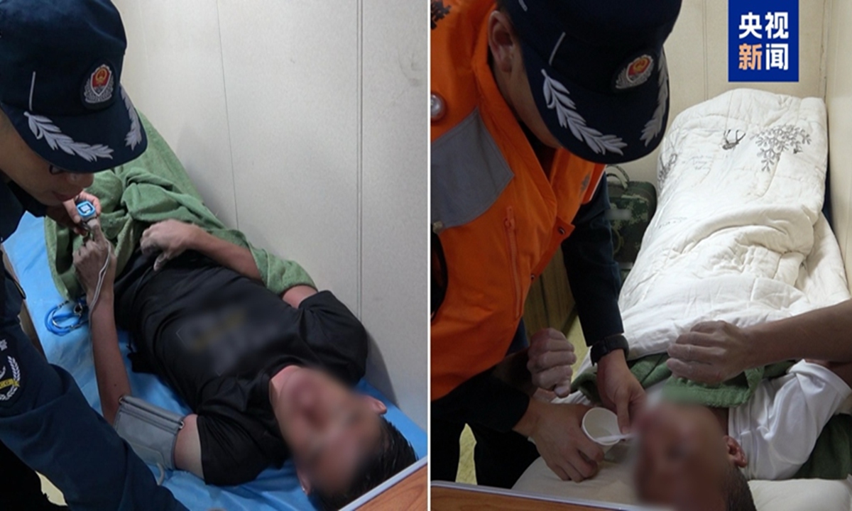 China Coast Guard officers take care of the rescued Vietnamese crewmembers. Photo: CCTV News 