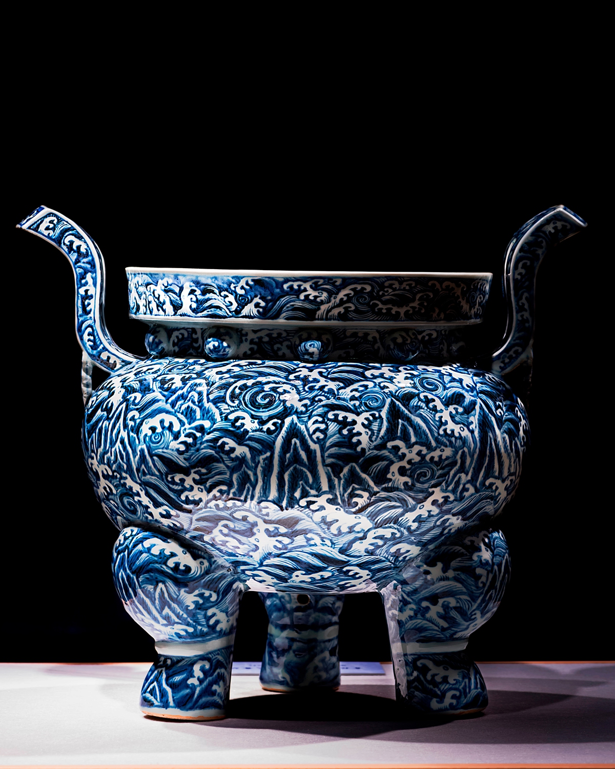 A blue-and-white porcelain censer with mountain-sea patterns symbolizing longevity and fortune, made at the Jingdezhen imperial kiln in the Ming Dynasty Photo: VCG