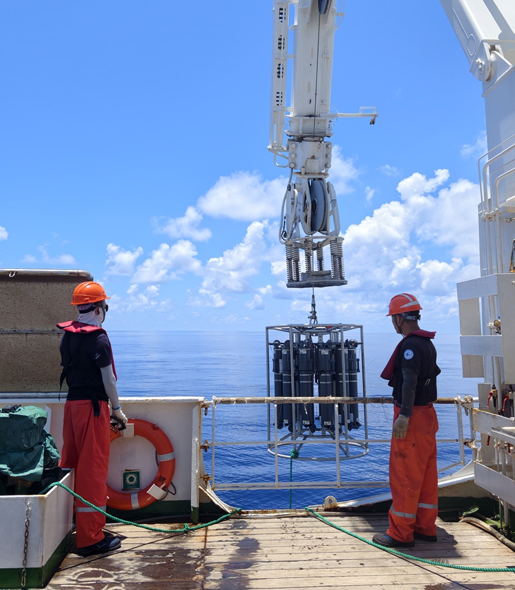 Scientific researchers and crew members survey fishing ground environments in waters east of Taiwan island on July 17, 2026. Photo: Hu Yuwei/GT