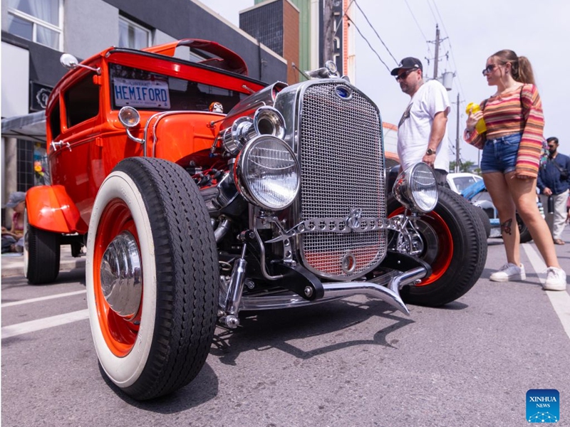 People view vintage cars on display at the Dream Wheels on Eglinton 2026 in Toronto, Canada, July 25, 2026. The event was held here on Saturday featuring a curated showcase of classic cars. (Photo by Zou Zheng/Xinhua)