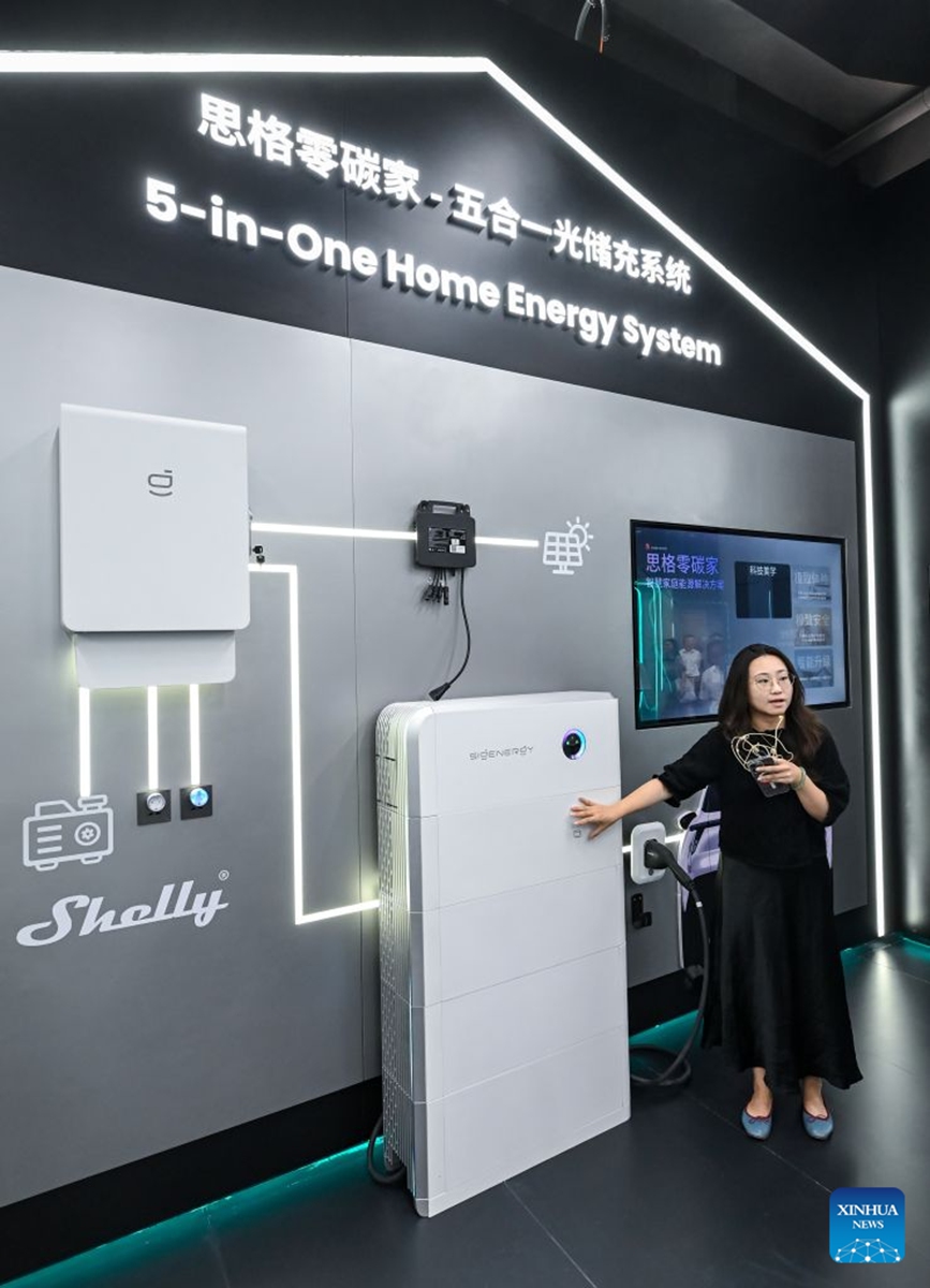 A staff member introduces a home energy system at the exhibition hall of Sigenergy Nantong Smart Energy Center in Nantong, east China's Jiangsu Province, July 24, 2026. Unlike traditional factories, Sigenergy has achieved a leap from single-point automation to full-process collaborative intelligence. Every key piece of equipment here is connected to the industrial internet, realizing the practical integration of AI plus energy.
Sigenergy is one of the Chinese new energy enterprises who are adhering to technological innovation and actively reshaping the new pattern of intelligent manufacturing. Photo: Xinhua