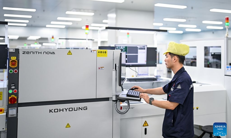 A staff member works in an energy storage production workshop at the Sigenergy Nantong Smart Energy Center in Nantong, east China's Jiangsu Province, July 24, 2026. Unlike traditional factories, Sigenergy has achieved a leap from single-point automation to full-process collaborative intelligence. Every key piece of equipment here is connected to the industrial internet, realizing the practical integration of AI plus energy.
Sigenergy is one of the Chinese new energy enterprises who are adhering to technological innovation and actively reshaping the new pattern of intelligent manufacturing. Photo: Xinhua