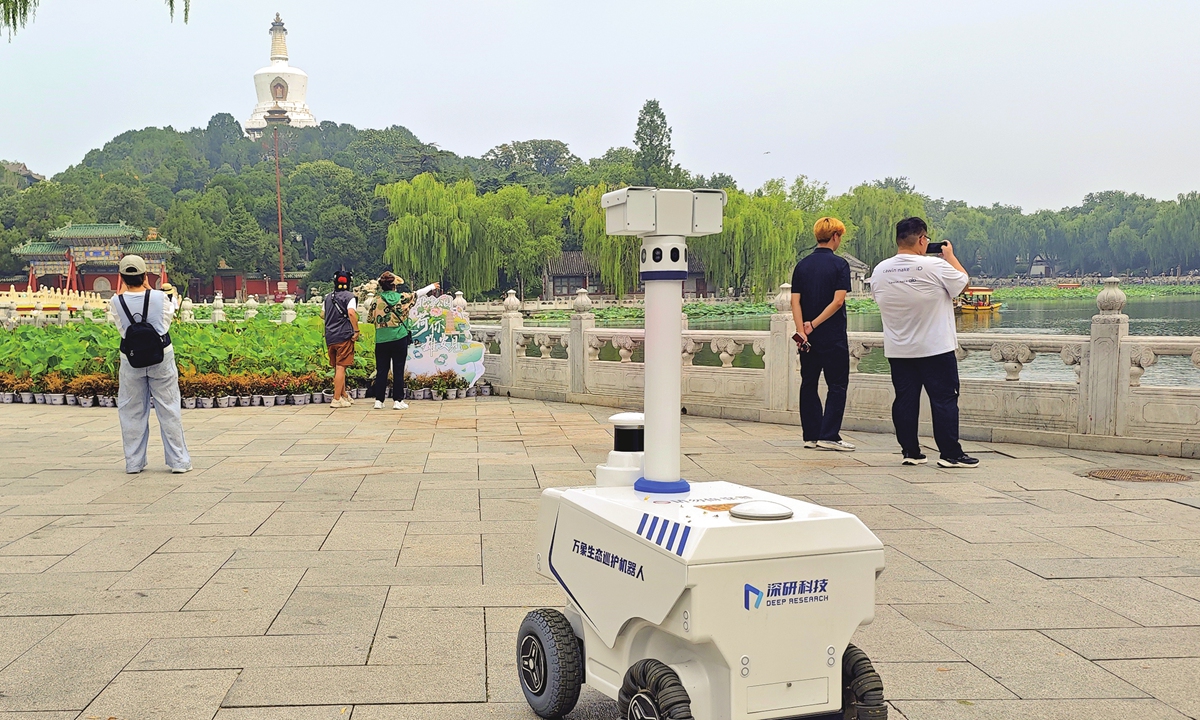 An ecological patrol robot conducts inspections at Beihai Park in Beijing on July 26, 2026. A batch of 72 robots will be gradually put into use in 14 municipal parks, covering six major application scenarios such as cleaning and sweeping as well as smart inspection. Photo: VCG