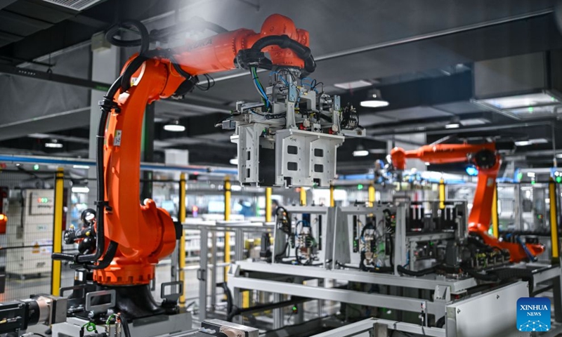 Robotic arms work in an energy storage production workshop at the Sigenergy Nantong Smart Energy Center in Nantong, east China's Jiangsu Province, July 24, 2026. Unlike traditional factories, Sigenergy has achieved a leap from single-point automation to full-process collaborative intelligence. Every key piece of equipment here is connected to the industrial internet, realizing the practical integration of AI plus energy.
Sigenergy is one of the Chinese new energy enterprises who are adhering to technological innovation and actively reshaping the new pattern of intelligent manufacturing. Photo: Xinhua