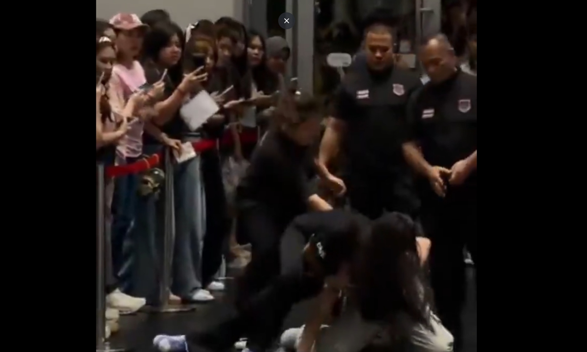 A staff member grabs a Chinese fan by the neck and throws her to the ground with other staff surrounding at a fan meeting event on July 25, 2026 during the International Novel Festival 2026. Photo: Screenshot from social media