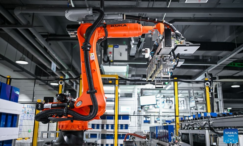 A robotic arm works in an energy storage production workshop at the Sigenergy Nantong Smart Energy Center in Nantong, east China's Jiangsu Province, July 24, 2026. Unlike traditional factories, Sigenergy has achieved a leap from single-point automation to full-process collaborative intelligence. Every key piece of equipment here is connected to the industrial internet, realizing the practical integration of AI plus energy.
Sigenergy is one of the Chinese new energy enterprises who are adhering to technological innovation and actively reshaping the new pattern of intelligent manufacturing. Photo: Xinhua