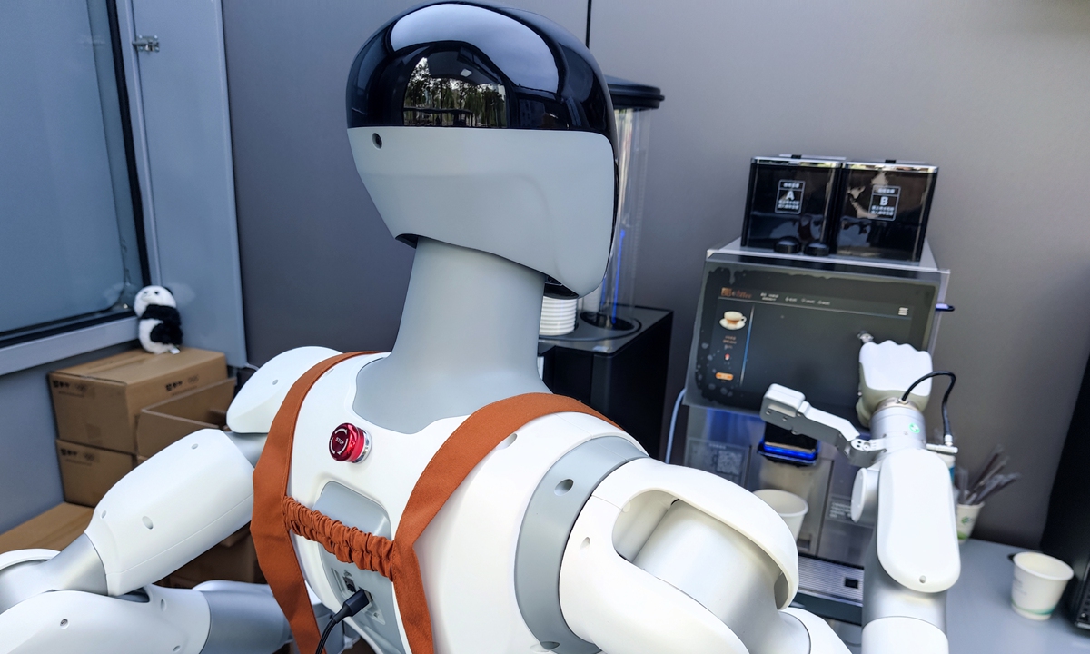 A robot brews a cup of coffee for a customer at a beverage stand in Shenzhen, South China's Guangdong Province, on May 17, 2026. Photo: VCG