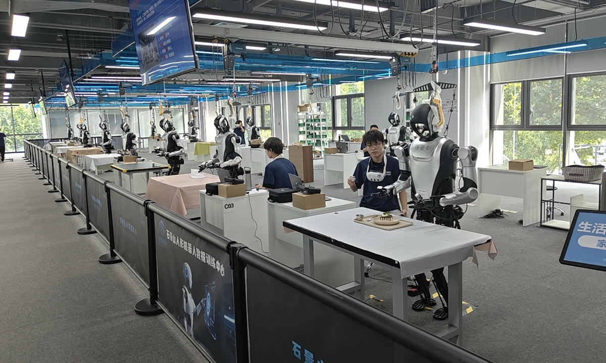 Workers train robots at the Humanoid Robot Data Training Center in  Shijingshan district, Beijing on July 22, 2026. Photo: Zhang Yiyi/GT