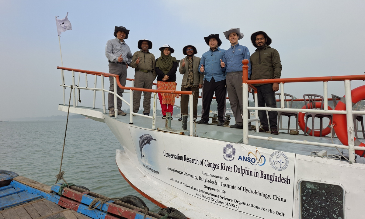 Researchers from Professor Mohammad Abdul Aziz's team at Jahangirnagar University in Bangladesh pose with colleagues from the Institute of Hydrobiology at the Chinese Academy of Sciences at the bow of their vessel. Photo: Courtesy of Institute of Hydrobiology
