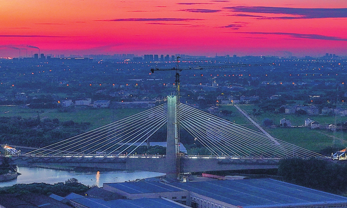 The Zhangjiagang River cable-stayed bridge in East China's Jiangsu Province lights up on July 29, 2026. Measuring 417.7 meters, the bridge was successfully completed early that day, marking a major breakthrough in the construction of the Tongsu-Jiayong high-speed railway, a coastal high-speed railway that will further strengthen connectivity within the Yangtze River Delta region. Photo: VCG