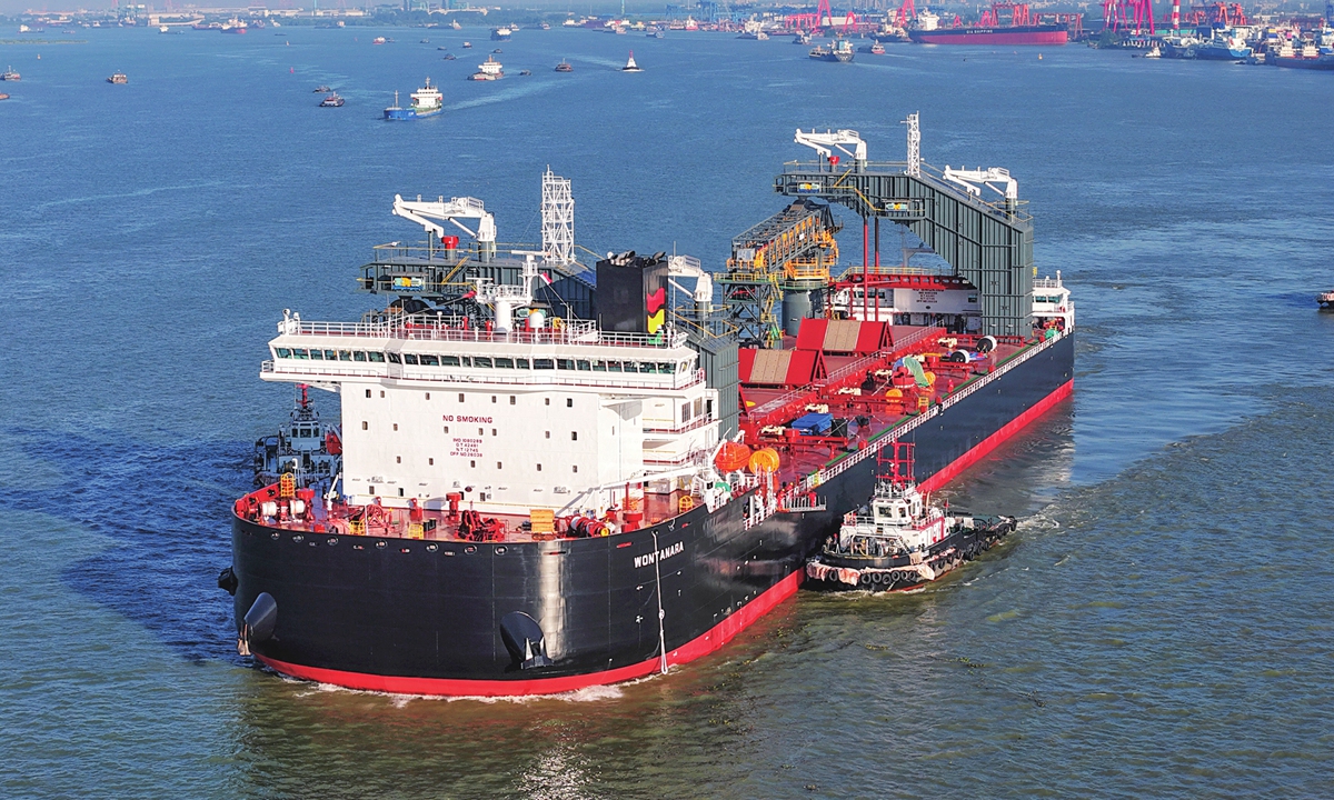 The world's first 41,800-deadweight ton bidirectional self-unloading vessel, Wontanara, independently designed and built by a Chinese shipyard, departs Yangzhou, East China's Jiangsu Province, on July 29, 2026, for international service. The 215-meter-long vessel has a 29,000-cubic-meter cargo capacity and can unload cargo independently with its onboard system, without relying on port equipment. Photo: VCG