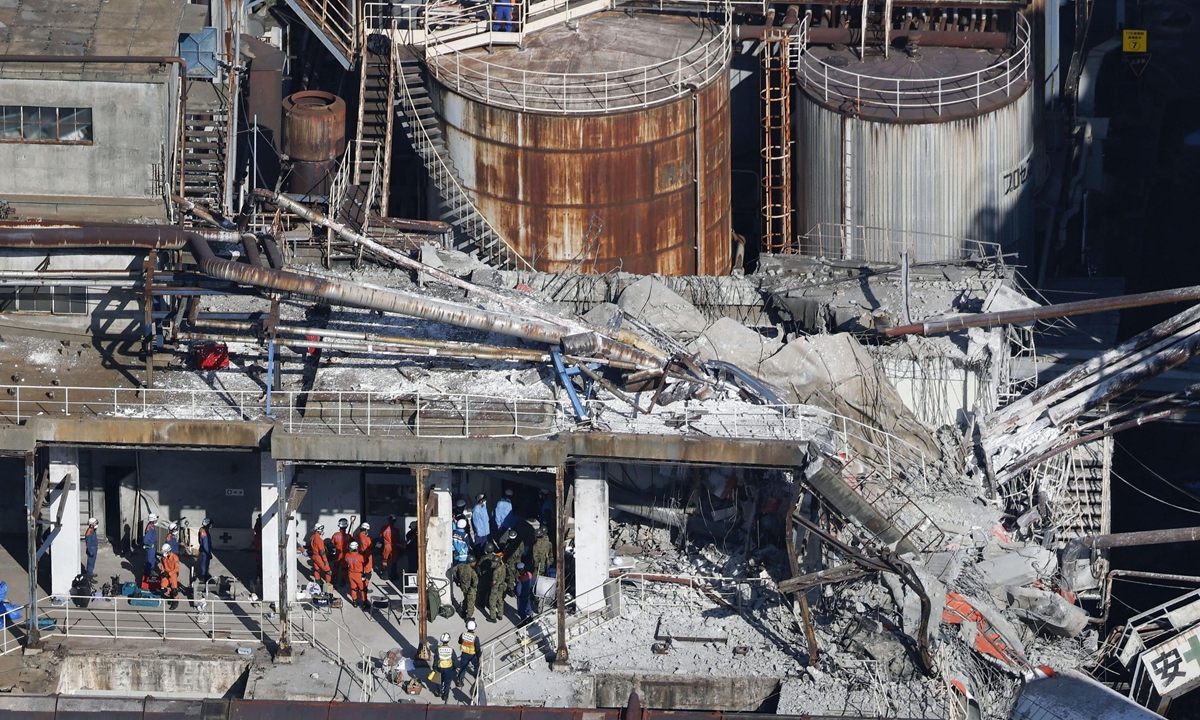 Photo taken from a Kyodo News helicopter shows search and rescue operations continuing for a missing person at a partially destroyed Nippon Paper Industries Co. plant in Yatsushiro, Kumamoto Prefecture, on July 30, 2026, two days after a powerful earthquake hit the southwestern Japan prefecture, causing at least 34 deaths. Photo: IC