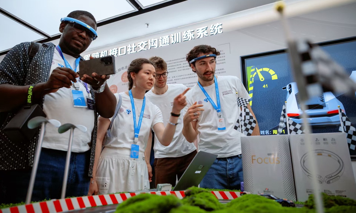 Young people attending the fourth Tsinghua Global Youth Dialogue experience the brain-computer interface system at Westlake University in Hangzhou, East China's Zhejiang Province, in July 2026. Photo: Courtesy of Center for Global Competence Development at Tsinghua University