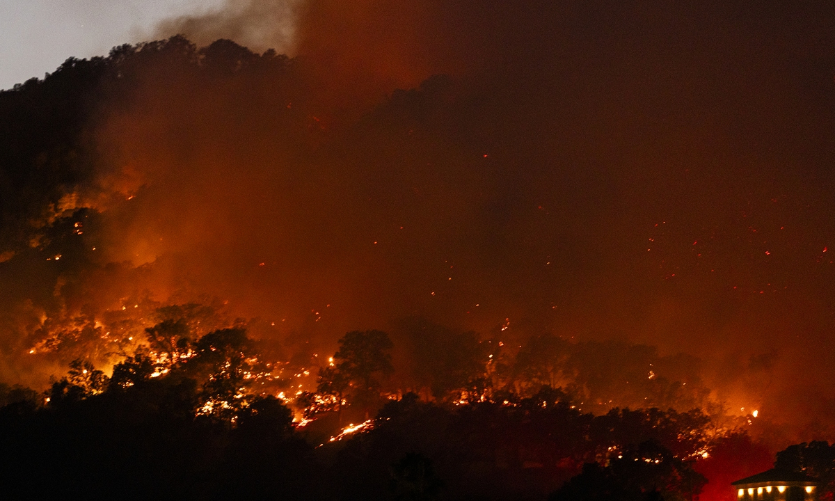 Flames from the Feliz fire continue to burn near the Dancing Crow Vineyards in Hopland, California, the US, on August 1, 2026. Highway 101 in the area has been closed, according to media reports. Photo: VCG