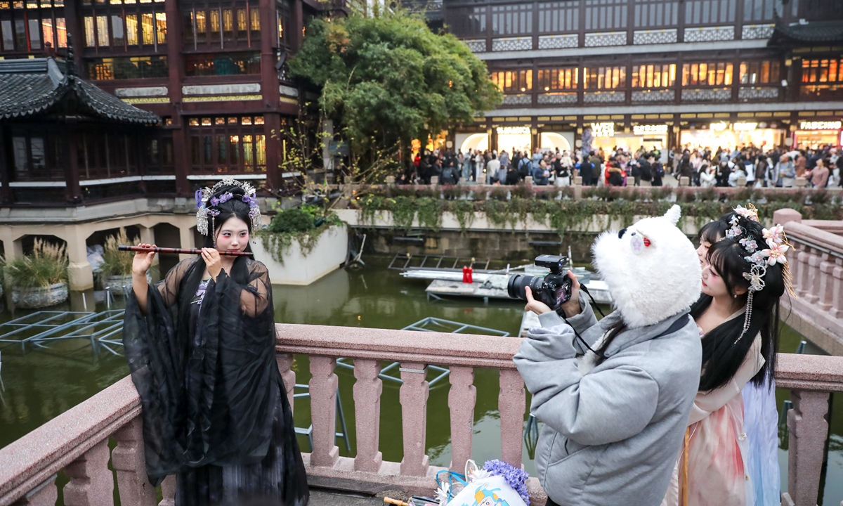 Foreign tourists at Yuyuan Garden in Shanghai Photo: VCG