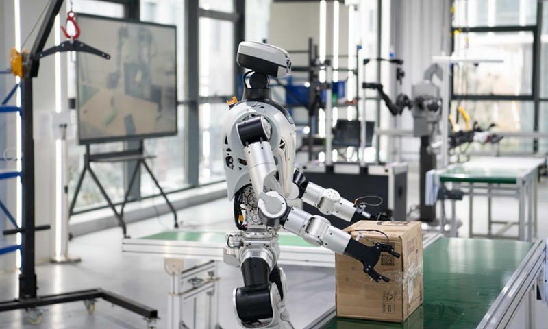 A humanoid robot conducts box-carrying training at a data collection pre-training center for humanoid robots in Hefei, East China's Anhui Province, on December 4, 2025. Photo: Xinhua