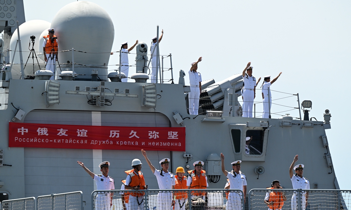 Crew members of the Chinese People's Liberation Army Navy guided-missile destroyer Kaifeng, after taking part in joint patrols with Russian Navy ships in the Pacific Ocean, stand on deck upon arrival at the port of Vladivostok, Russia, on July 28, 2026. The Russian and Chinese navies completed their sixth joint patrol in the Pacific Ocean, a mission that lasted two weeks. Photo: VCG