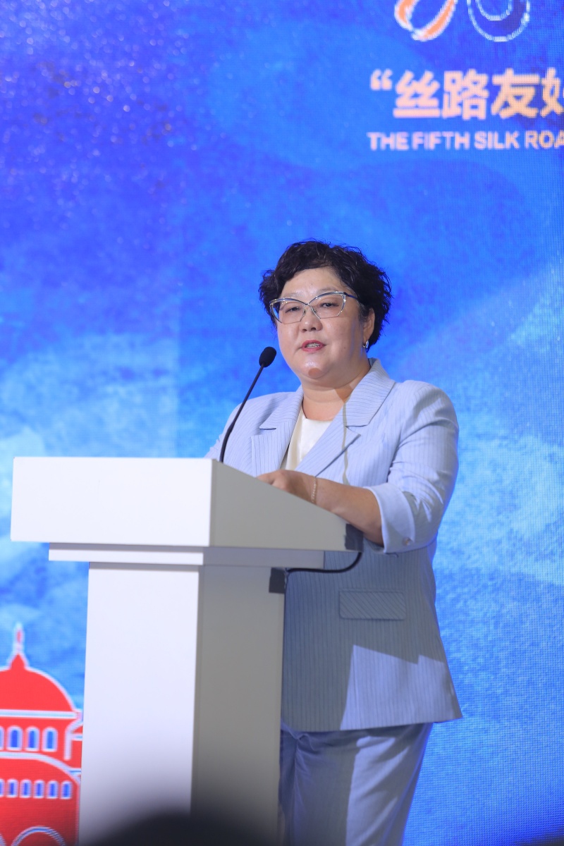 Salkyn Sarnogoeva, deputy minister of culture, information and youth policy of the Kyrgyz Republic, delivers a welcoming address at the Fifth Silk Road Friendship Ceremony, in Bishkek, Kyrgyzstan, on August 4.