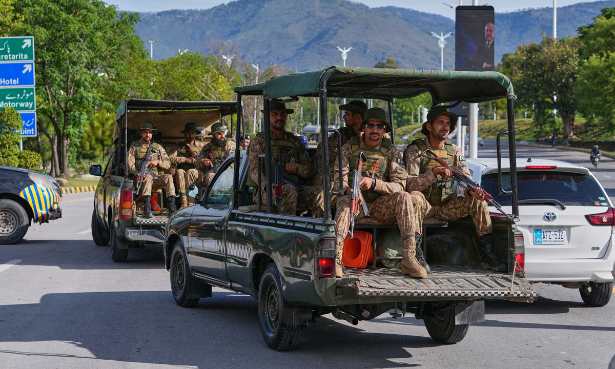 Army troops patrol to ensure security ahead of the US and Iran possible negotiations in Pakistani capital after two-week ceasefire, in Islamabad, Pakistan, Thursday, April 9, 2026. Photo: VCG