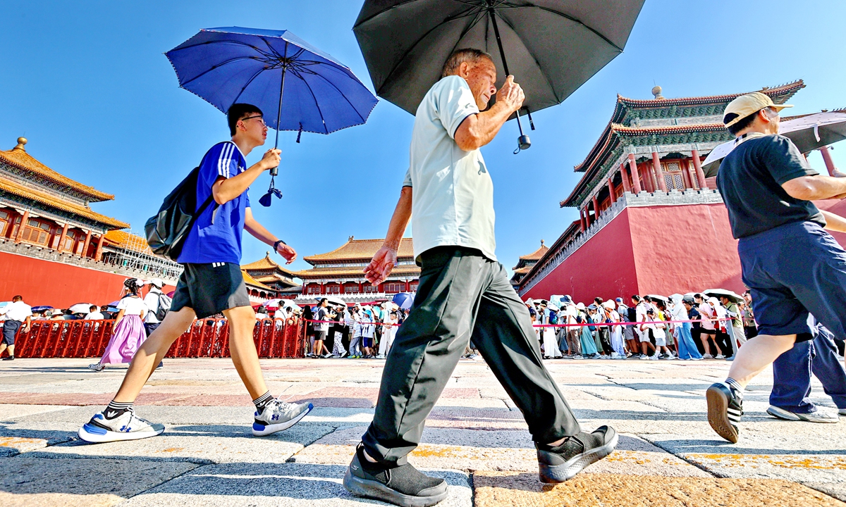 Visitors tour the Palace Museum under sweltering heat in Beijing on August 7, 2026, with many using umbrellas for sun protection. Photo: IC