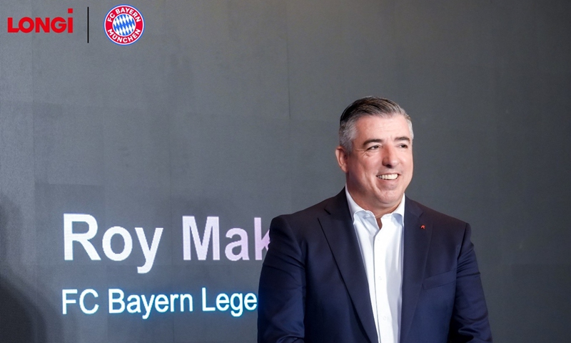 FC Bayern legend Roy Makaay attends the launch ceremony.