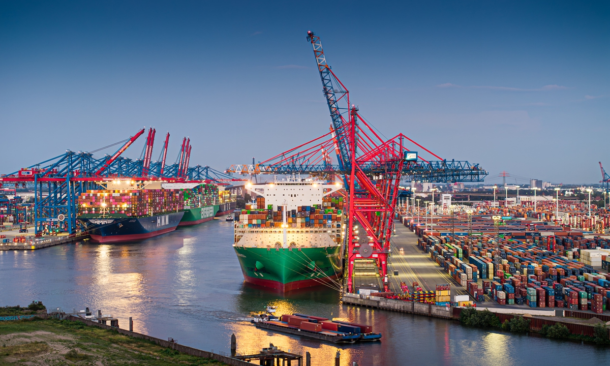 Container ships, gantry cranes and container yards are seen at the HHLA Container Terminal Burchardkai and the EUROGATE Container Terminal in Hamburg, Germany, on August 5, 2026. Photo: VCG