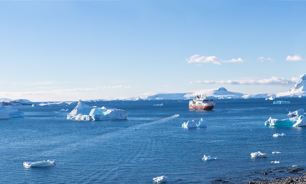 A ship sails among icebergs in Antarctica. Photo: VCG