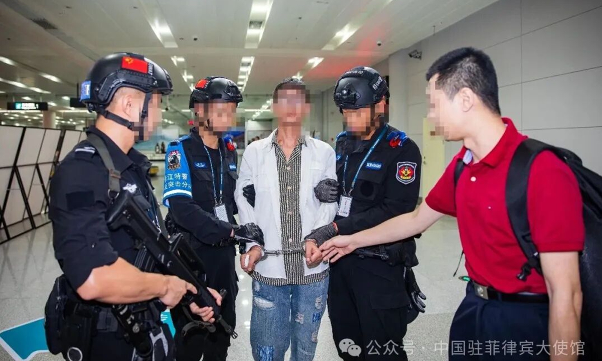 Fugitive surnamed Tan is apprehended in a joint operation by Chinese and Philippine law enforcement authorities. Photo: Chinese Embassy in the Philippines