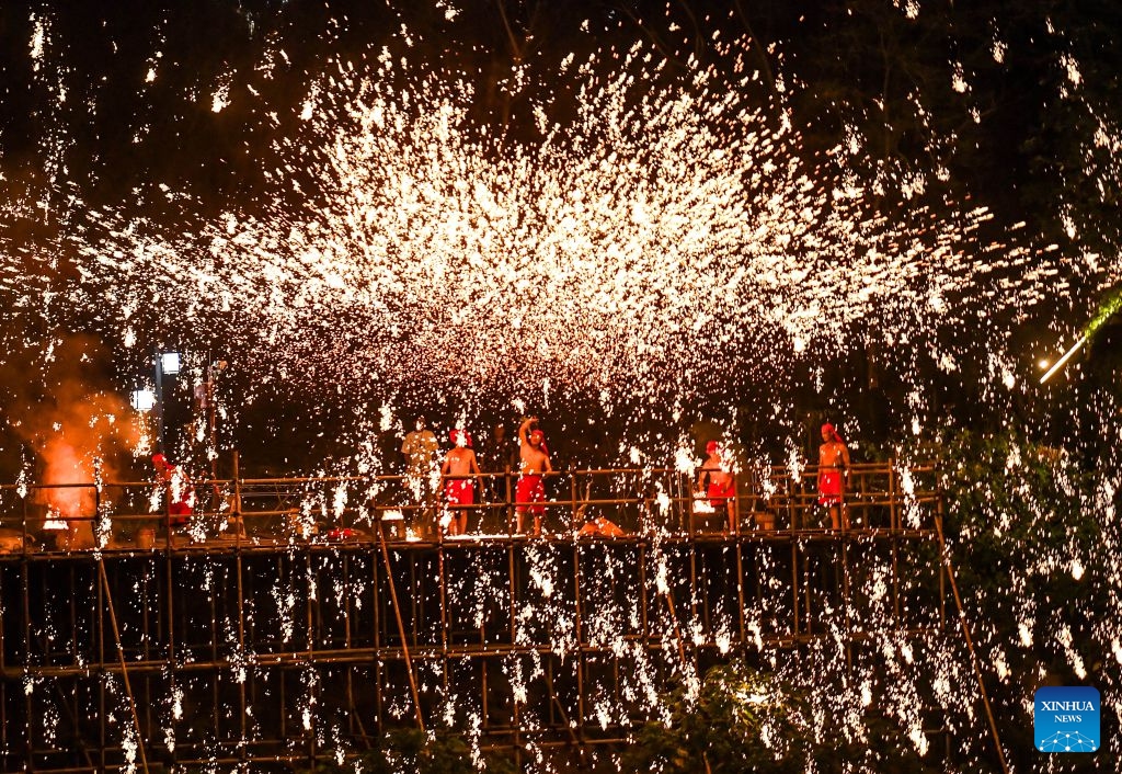 A molten iron firework performance is staged during a tourism and culture festival themed on floating lanterns for the Qixi Festival, also known as Chinese Valentine's Day, in Rongchang District of southwest China's Chongqing Municipality, Aug. 15, 2026. The tourism and culture festival kicked off here on Saturday, featuring a concert, a parade and various performances including molten iron fireworks and bamboo raft shows. (Photo: Xinhua)