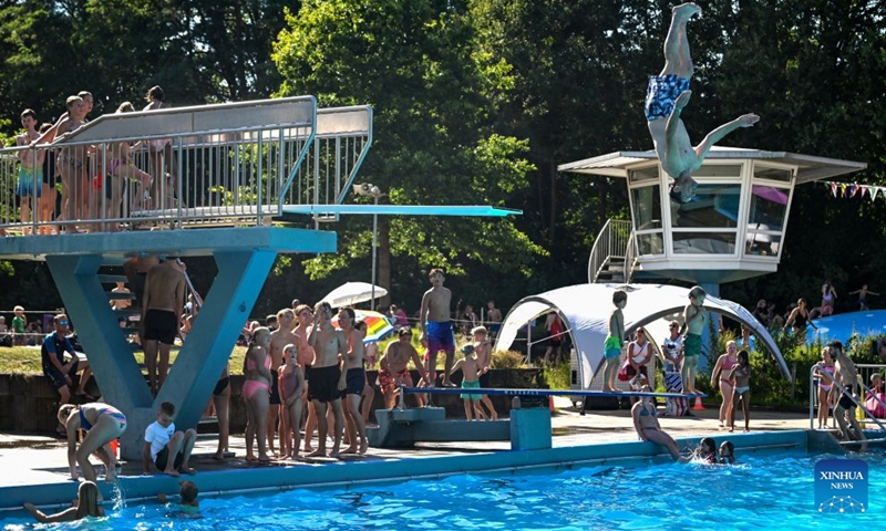 A man jumps into an outdoor swimming pool in Delden, the Netherlands, Aug. 14, 2026. The Royal Netherlands Meteorological Institute (KNMI) issued a yellow heat warning on Aug. 14, 2026, as temperatures reached 35 degrees Celsius, marking the fifth heatwave in the Netherlands this year. (Photo: Xinhua)