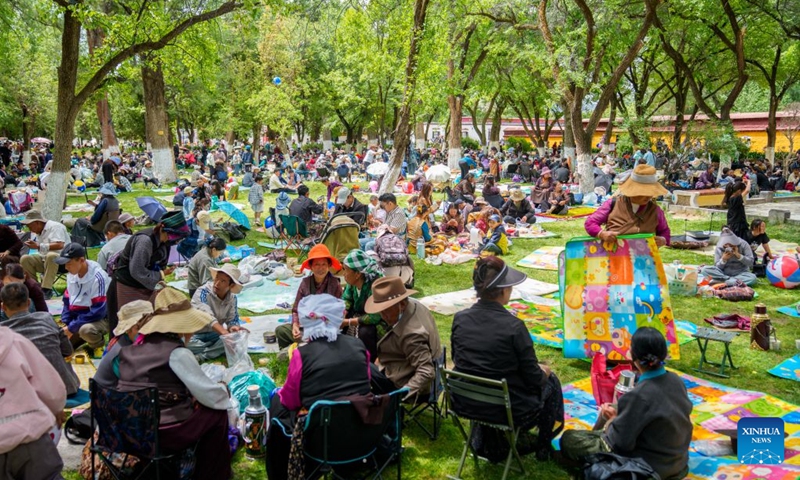 People enjoy leisure time at Norbulingka in Lhasa, southwest China's Xizang Autonomous Region, on Aug. 15, 2026. Lingka means garden in the Tibetan language. In Xizang, people follow a tradition of spending the Lingka time, when they camp out and have picnics in parks or suburbs. During the traditional Shoton Festival holiday, which runs from Aug. 14 to 16 this year, people enjoy Lingka time with family and friends. (Photo: Xinhua)
